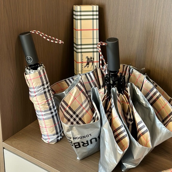 Burberry VIP Umbrella with box - Picture 5 of 5